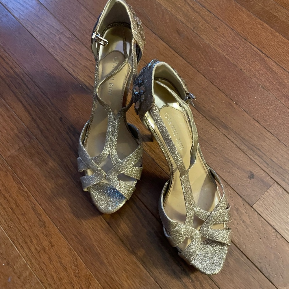 Glitter Gold Heels 👠